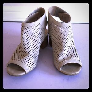 BOGO ON ALL ITEMS 👡 sandals